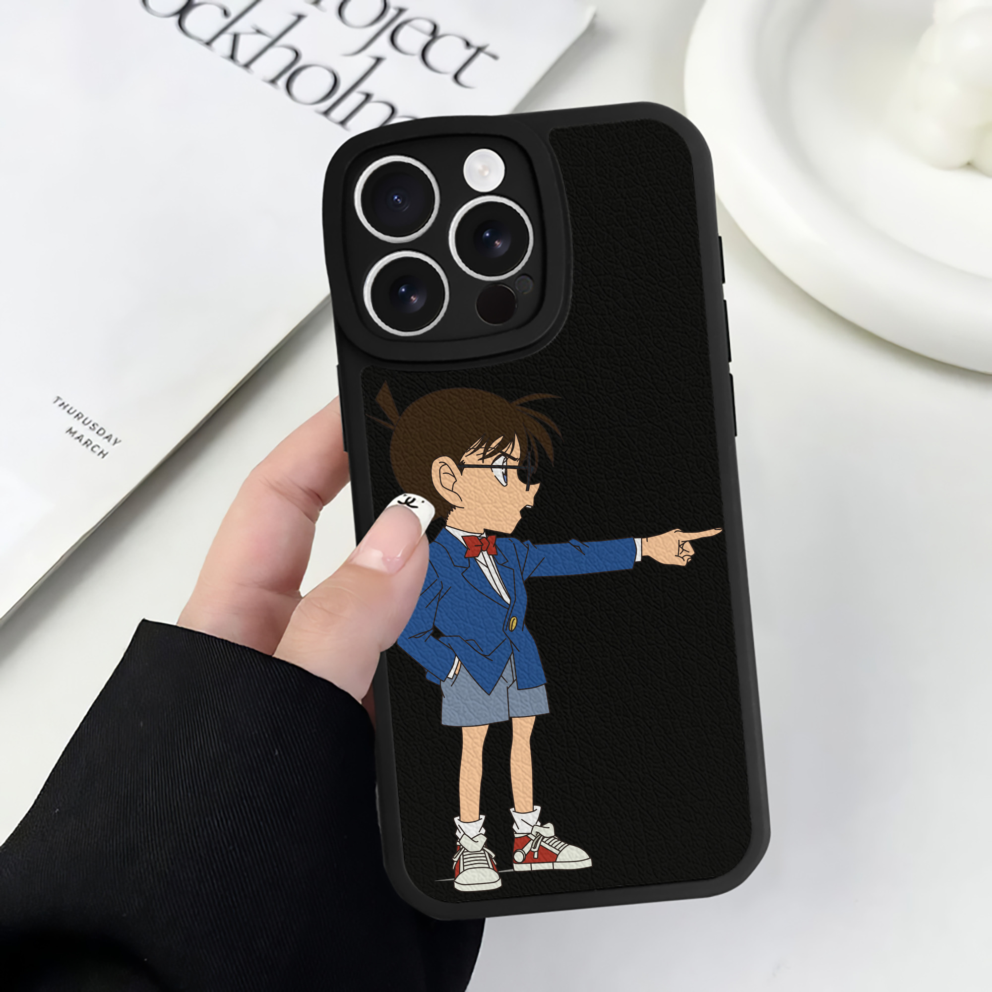（画像用） 名探偵コナン 江戸川 コナン Detective Conan Conan Edogawa 【iPhone 16シリーズ対応】シリコンスマホケース（レザー調） 材質：シリコン